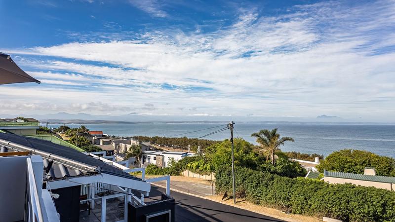 4 Bedroom Property for Sale in Santos Bay Western Cape